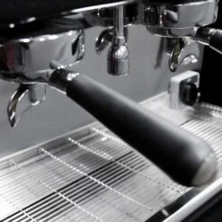 Siebträger-/ Espressomaschine - 3 Gruppig - Schwarz 16 Siebträger-/ Espressomaschine - 3 Gruppig - Schwarz -Ausgewählte Küchengeschäfte KC2S detail2 d21b